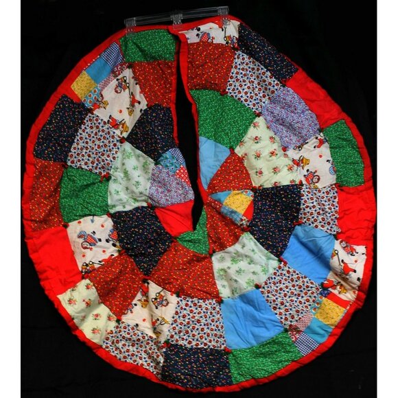 VTG 70s 80s Handmade Tree Skirt Red Quilted Patchwork Flowers Raggedy Ann Andy
